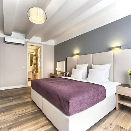 Apartment Exclusive 2 Bedroom Old Town - 2 Baths, Balcony And View - By Prague