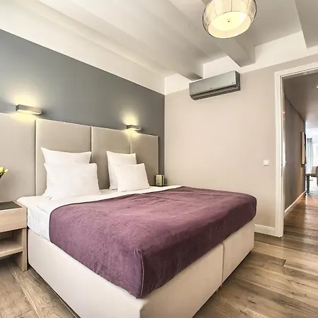 Apartment Exclusive 2 Bedroom Old Town - 2 Baths, Balcony And View - By Prague