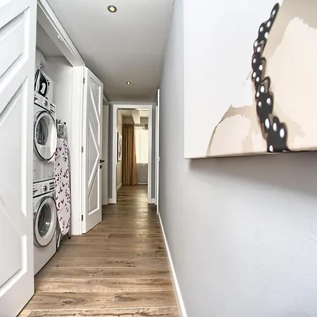 Exclusive 2 Bedroom Old Town - 2 Baths, Balcony And View - By * Prag