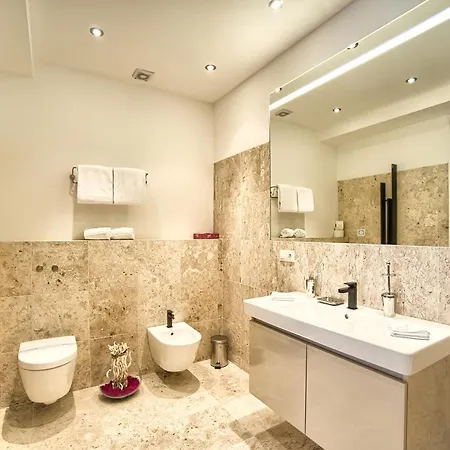 Exclusive 2 Bedroom Old Town - 2 Baths, Balcony And View - By Appartement